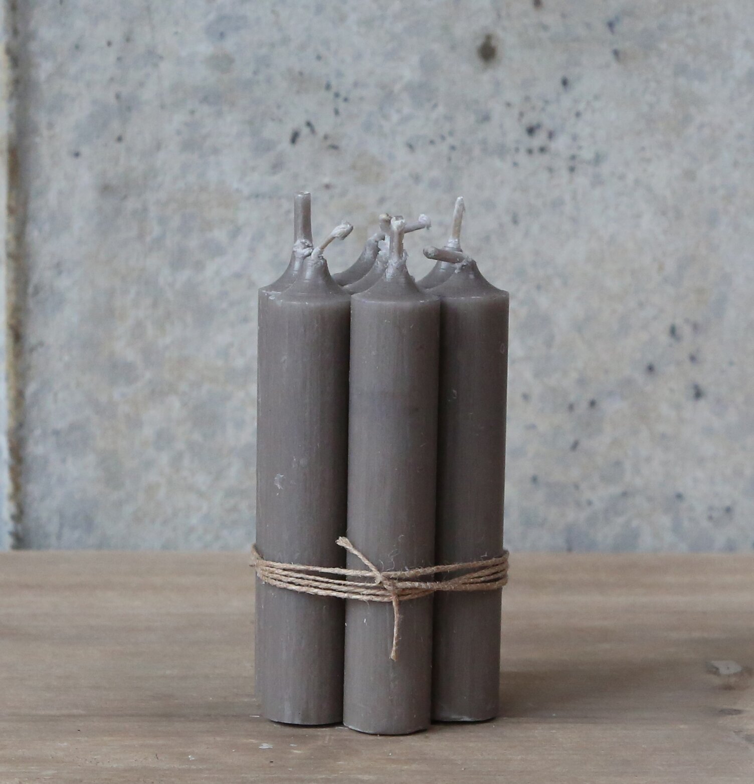 Stearinljus Kort Linen från Chic Antique på träbord