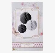 Bild av dekorativa bollar i svart och vitt arrangemang