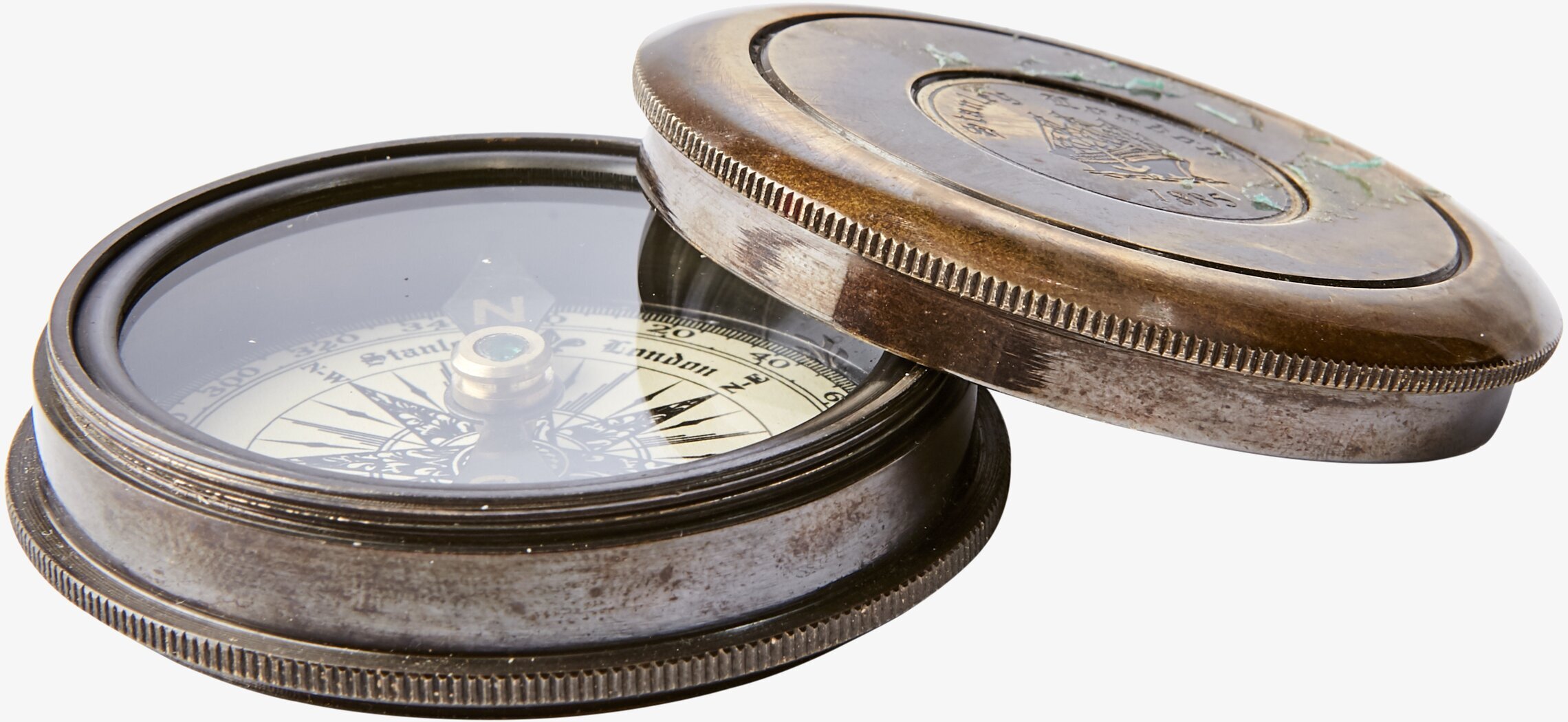 Globetrotter Kompass Mässing från Affari med graverat lock