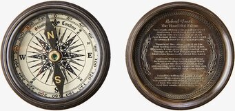 Bild av en klassisk mässingskompass med kompassros
