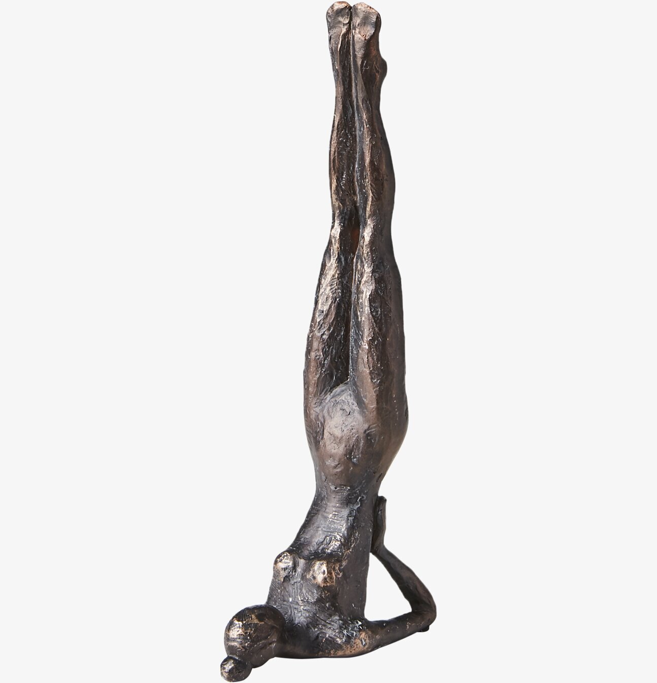 Bild av elegant bronsstaty i modern konststil