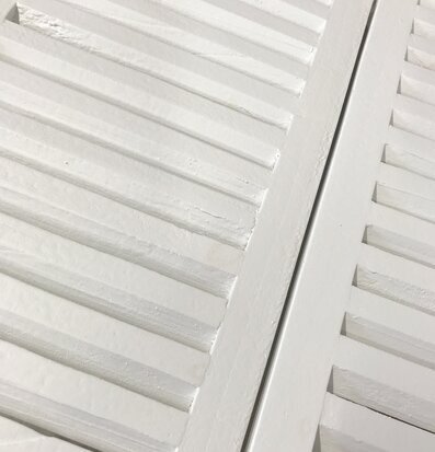 Bild av stilrena och funktionella vita fönsterjalusier