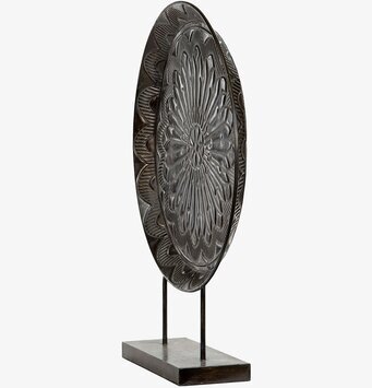 Bild av dekorativ platta med intrikata detaljer