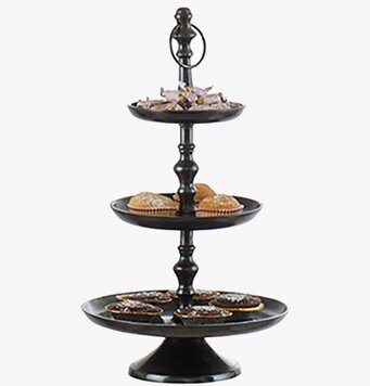 Bild av elegant trevånings kakfat med rustik känsla