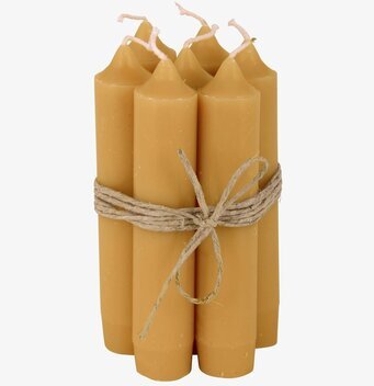 Bild av sex senapsgula stearinljus med rustik knut