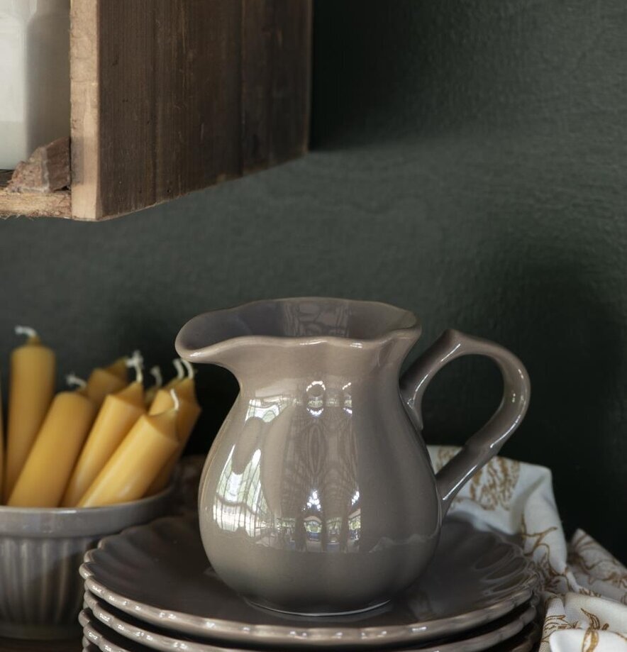 Stearinljus Kort Senapsgul från IB Laursen på rustik hylla