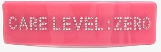 Hårspänne - Care Level: Zero från Ella Agency på vit bakgrund