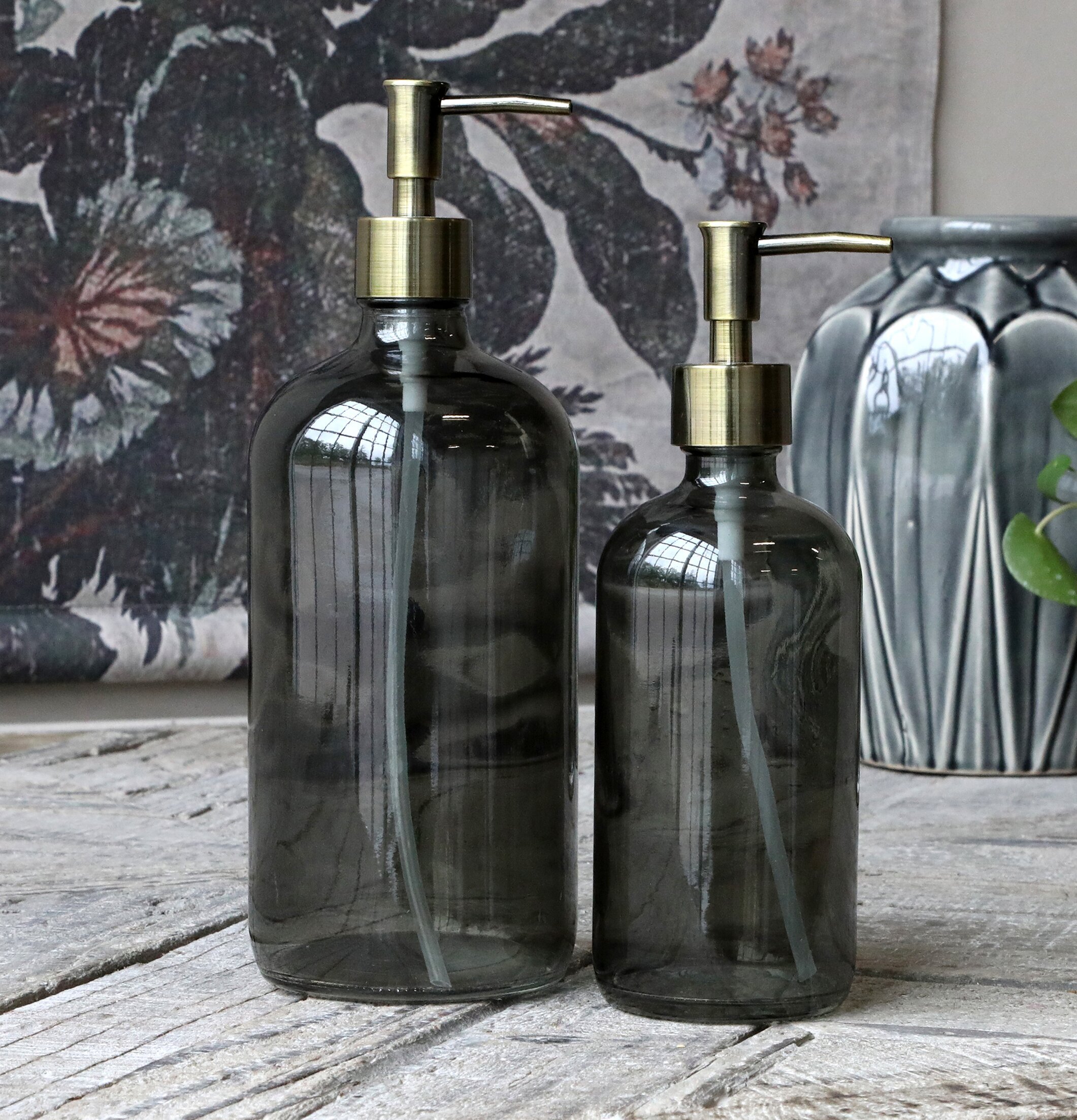 Glasflaska Med Pump Stenkol 1000 ml från Chic Antique