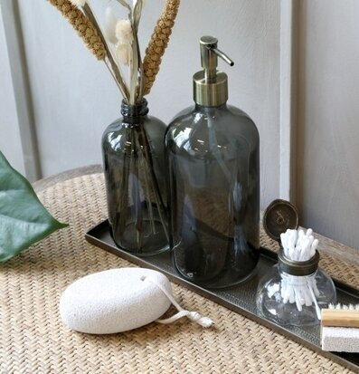 Foto av elegant badrumsarrangemang med stilren design