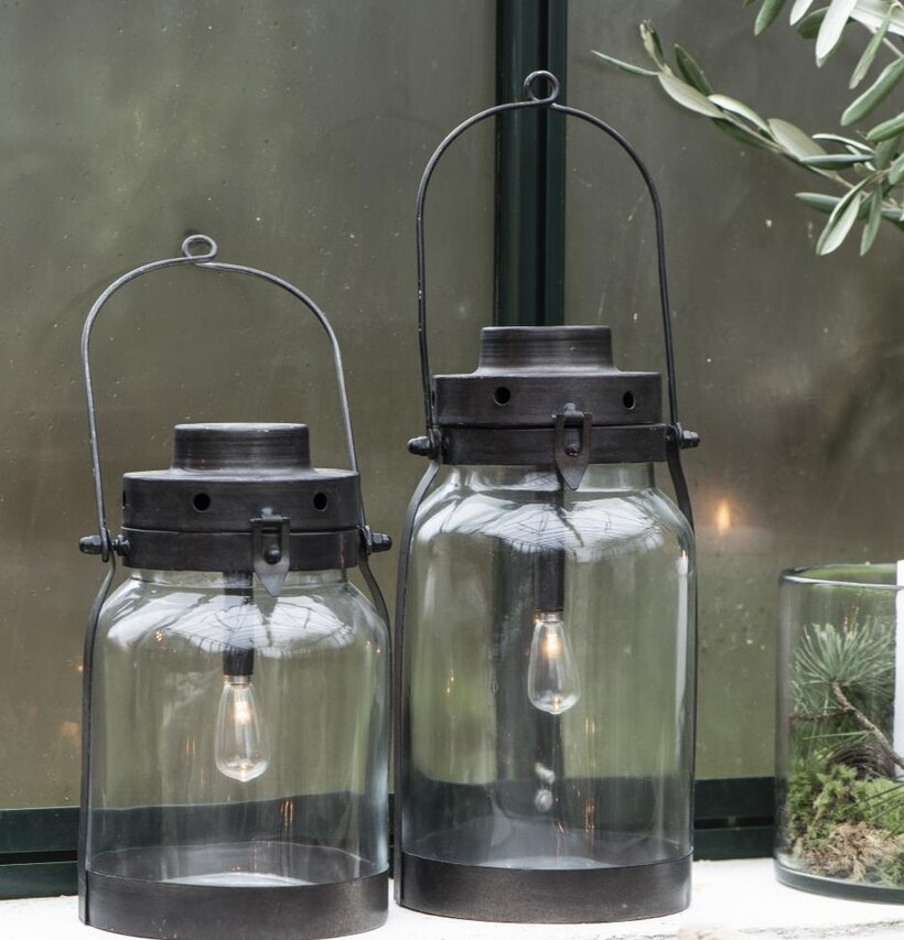 Lanterna LED Metall Svart från IB Laursen på betongyta