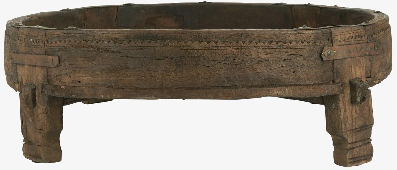 Bild av ett unikt lågt träbord med hantverksdetaljer