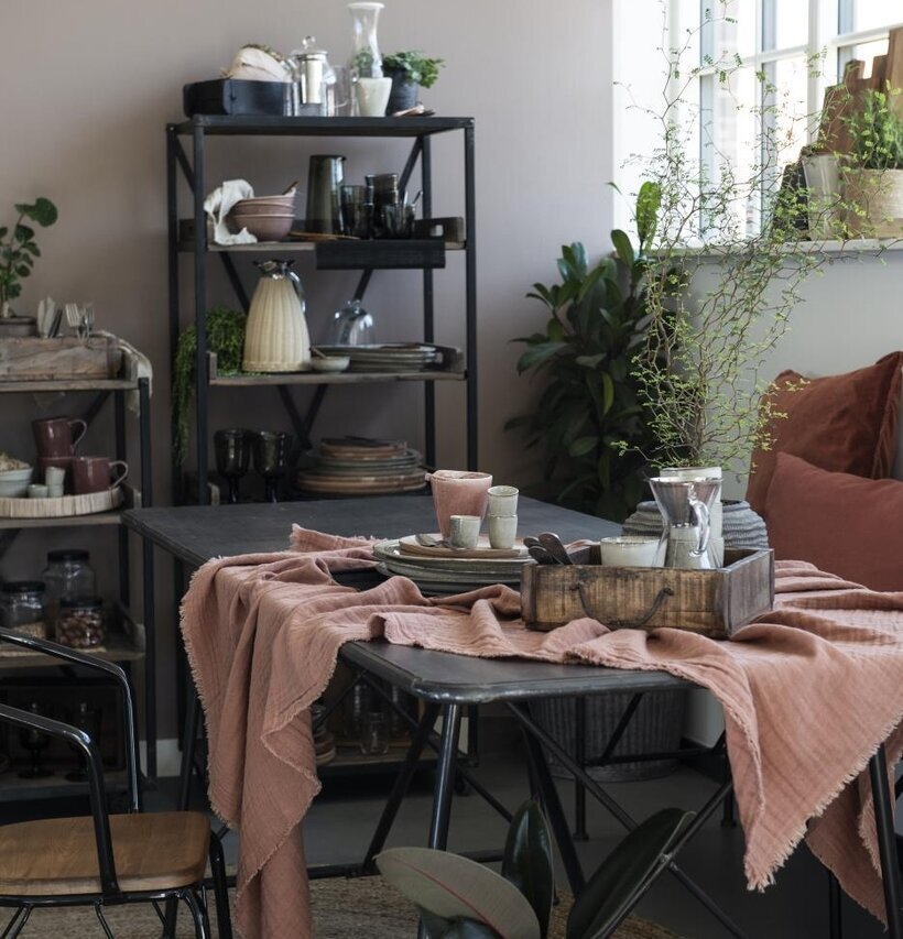 Trälåda Med Beslag & Handtag Unika från IB Laursen på bord