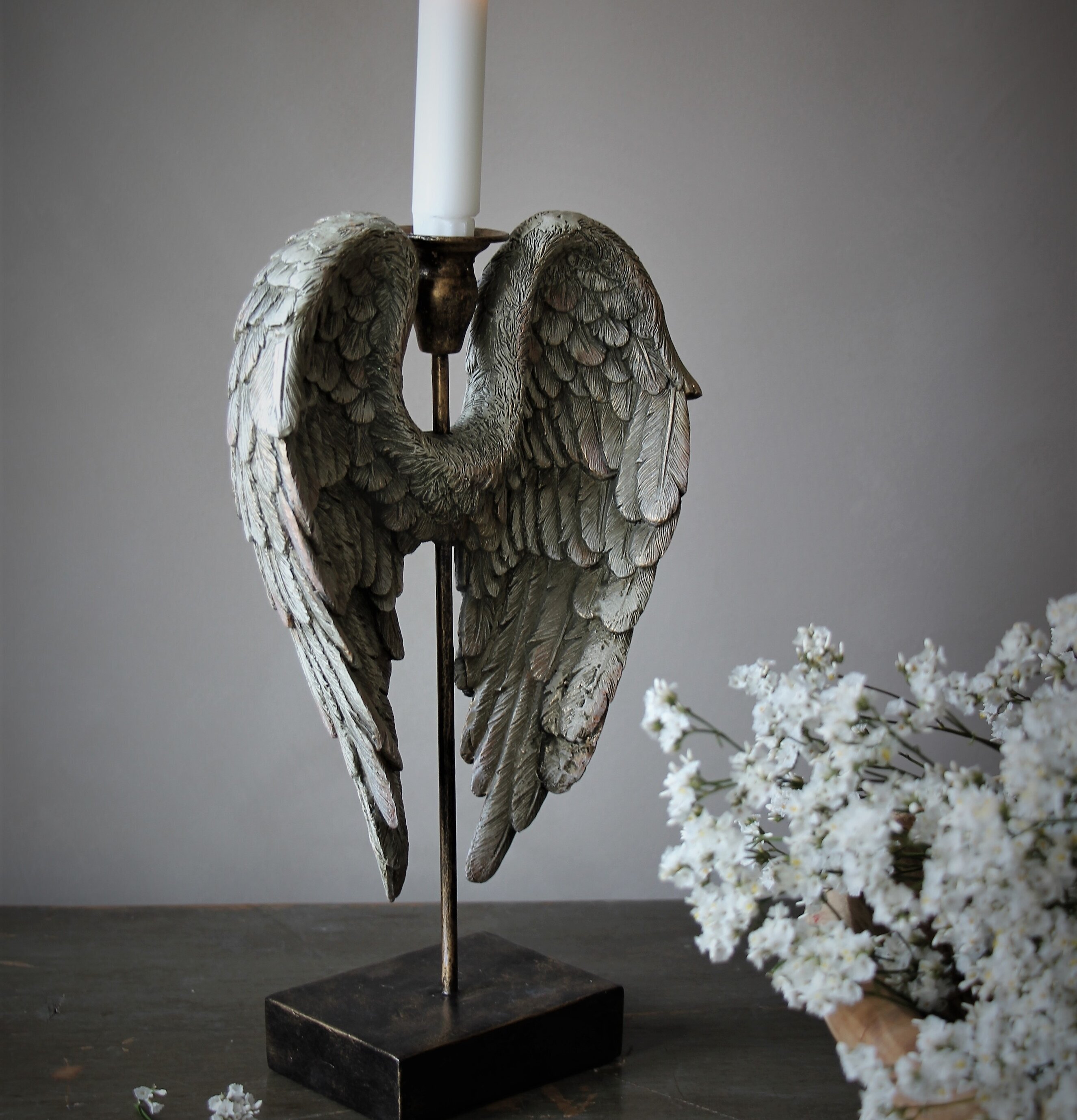 Angelwings Ljusstake Rustic från Majas Cottage på träbas