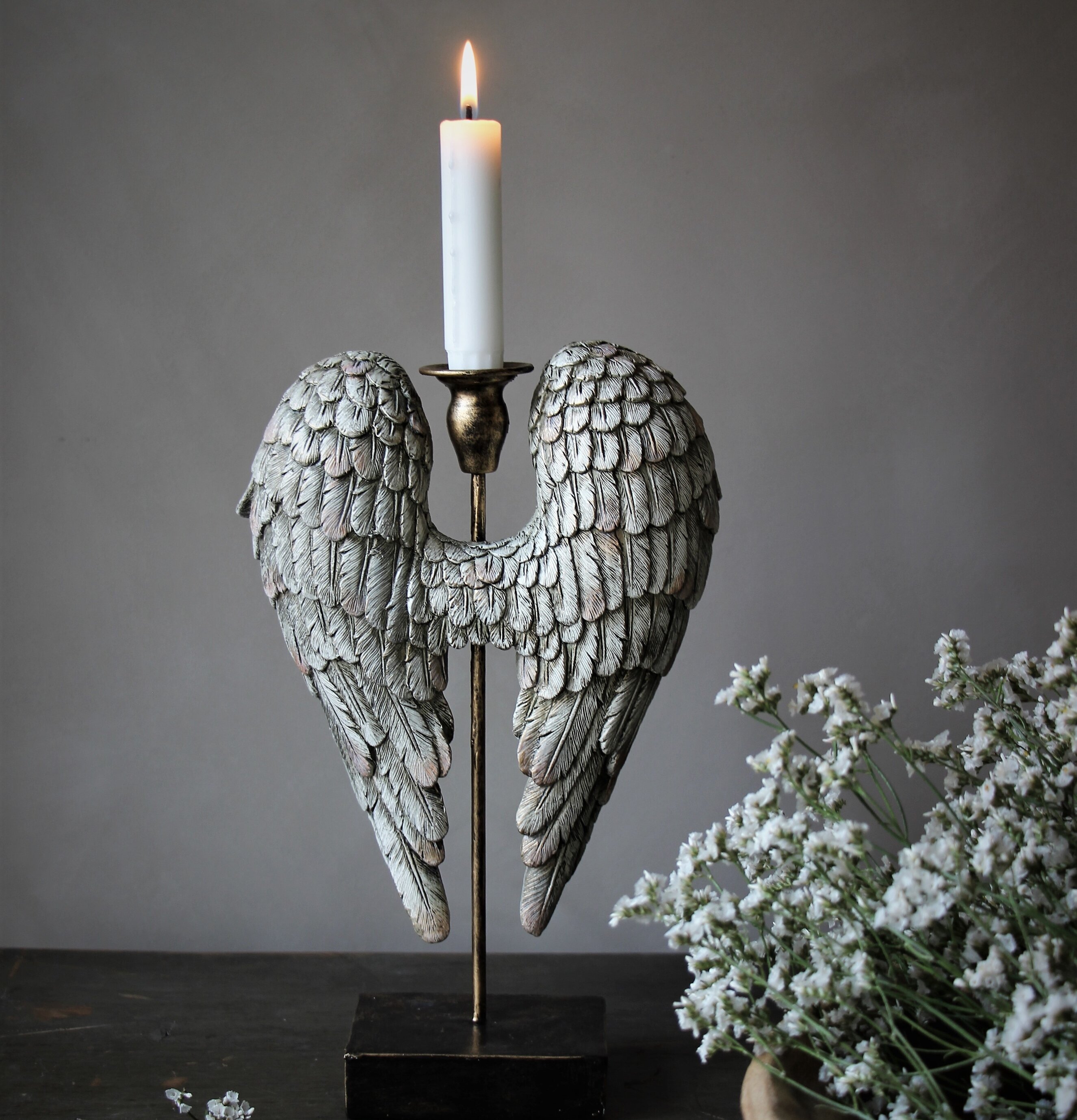 Angelwings Ljusstake Rustic från Majas Cottage med blommor