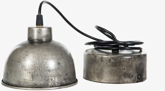 Bild av stilren och industriell lampskärm i metall