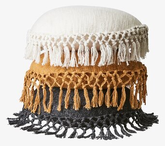 Bild av kuddar med fransar i olika färger och texturer