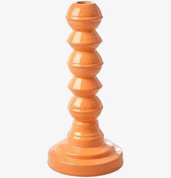 Bild av en iögonfallande ljusstake i orange emalj
