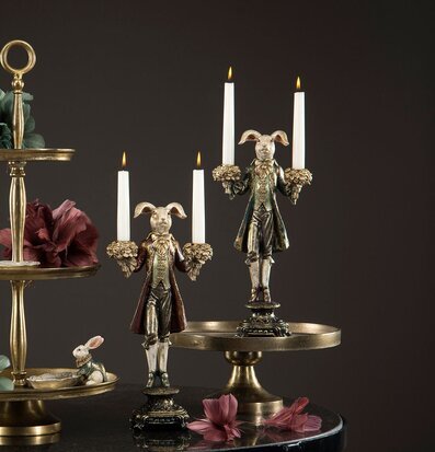 Bild av eleganta dekorativa detaljer och ljusstakar