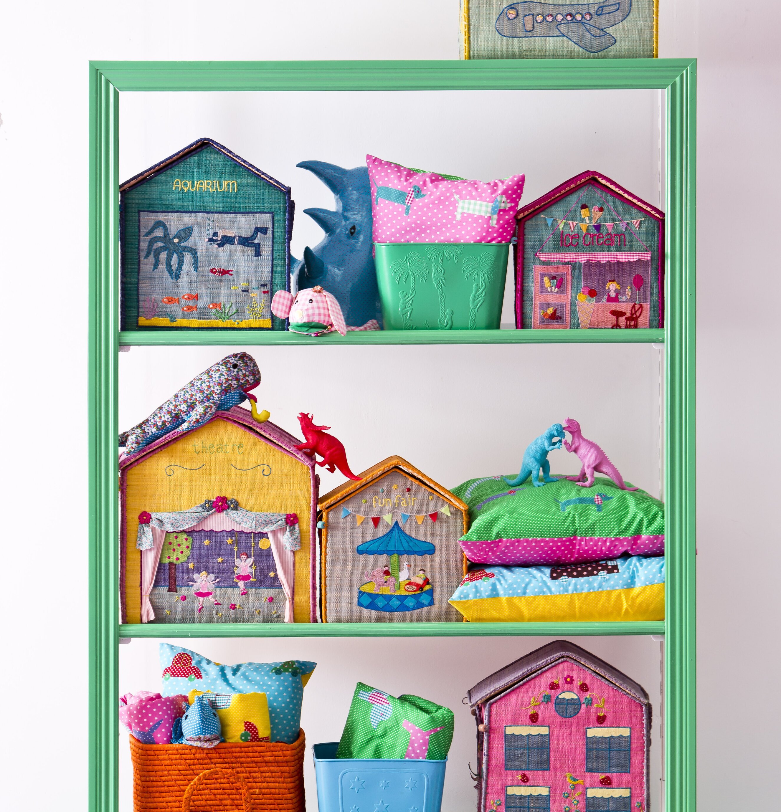 Foto av färgglada förvaringslösningar med tivolitema