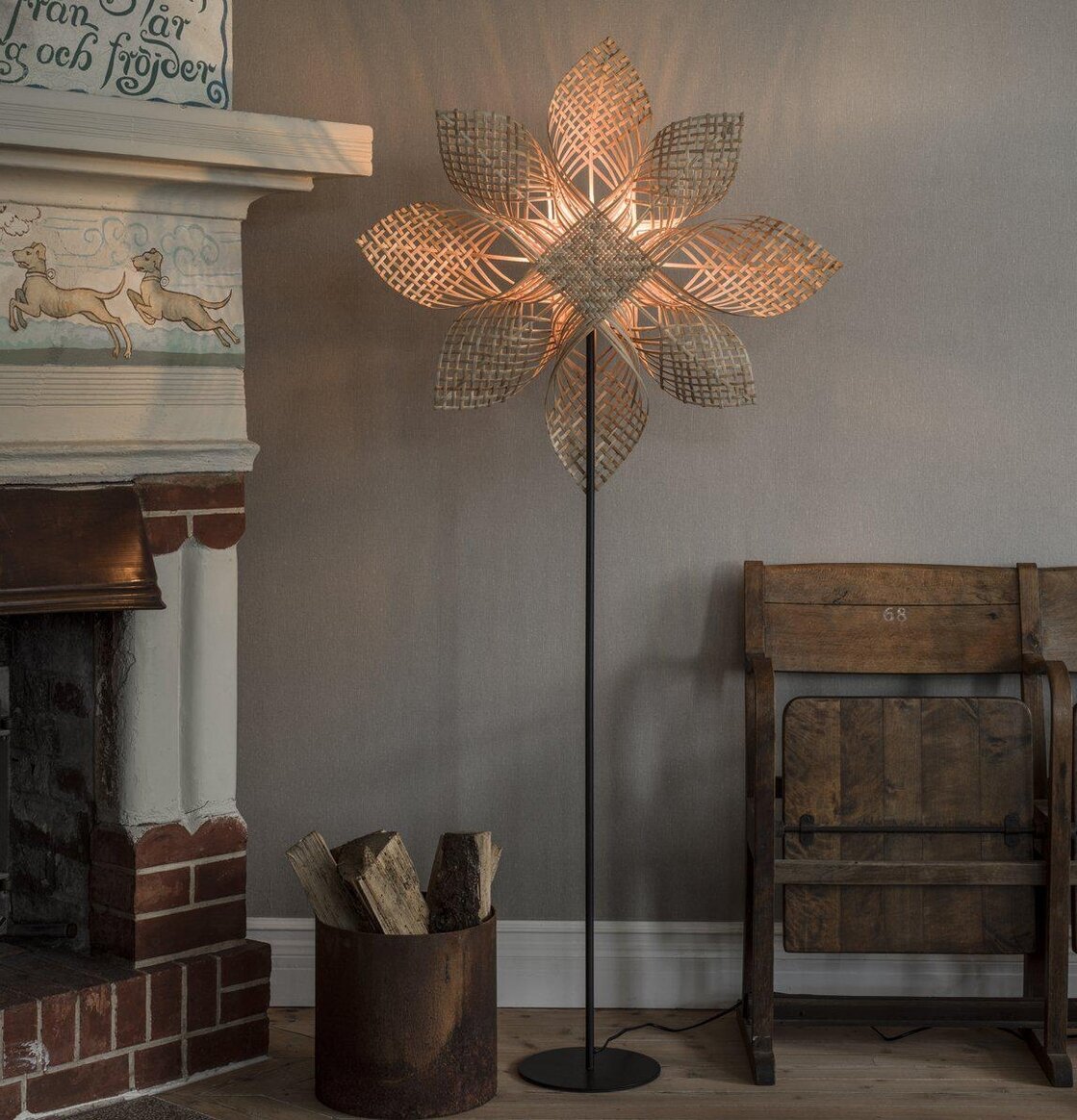 Anna Star Natur Ø82 cm golvlampa från PR Home i rustikt rum