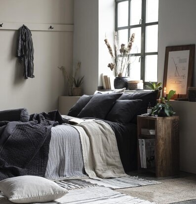 Bild av ett stilfullt rum med nordisk designkänsla