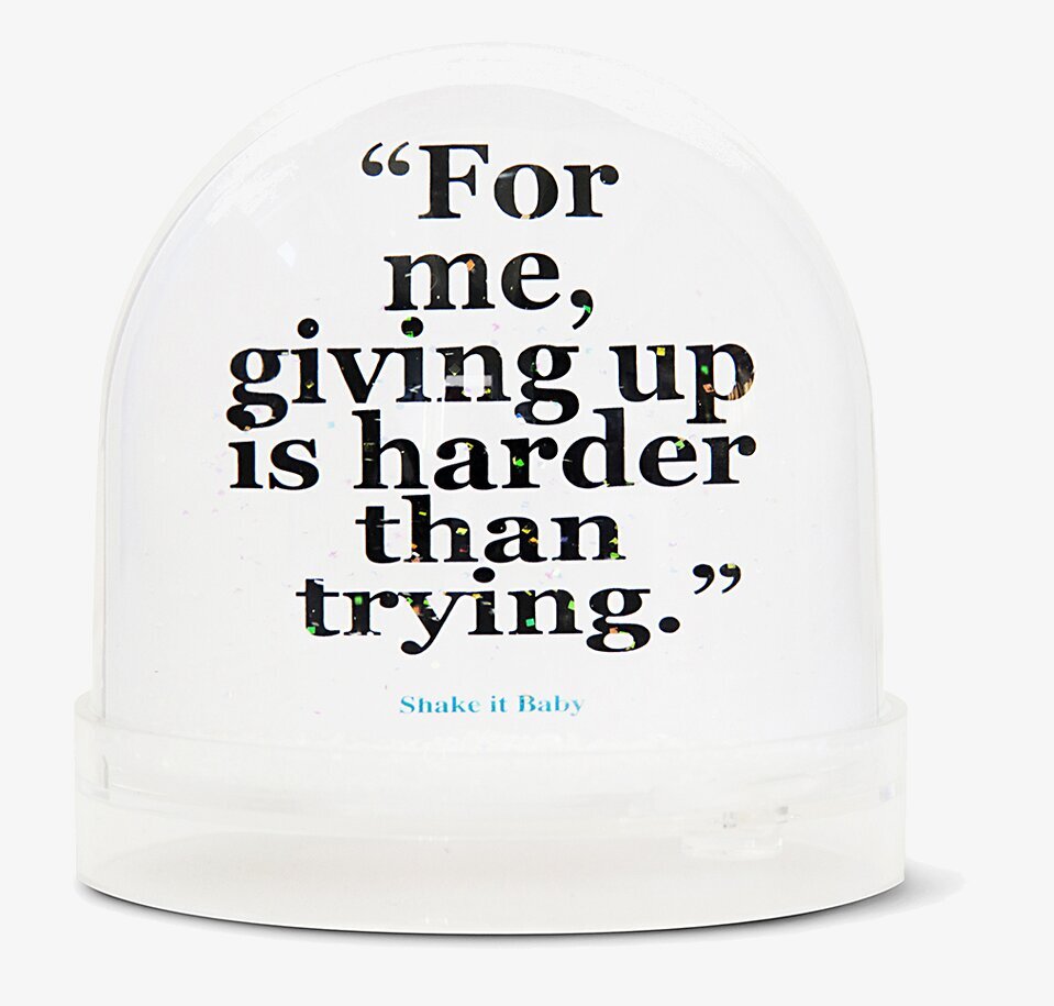 Bild av inspirerande snöglob med citat och design