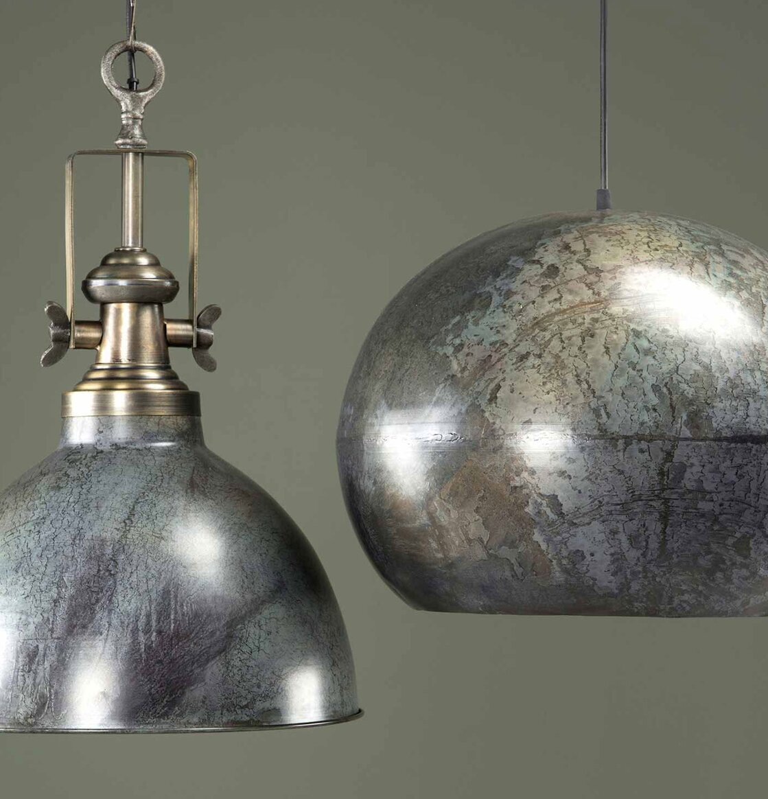 Taklampa Baron Onyx från A Lot Decoration i två former