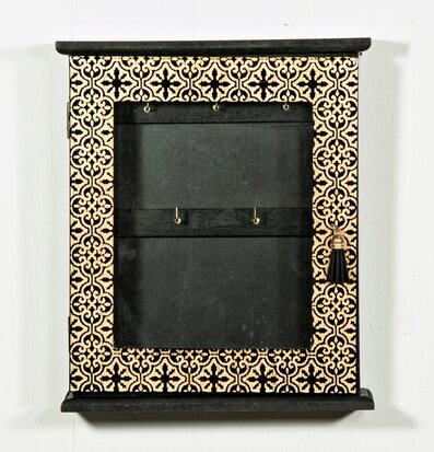 Bild av elegant nyckelskåp med geometriskt mönster