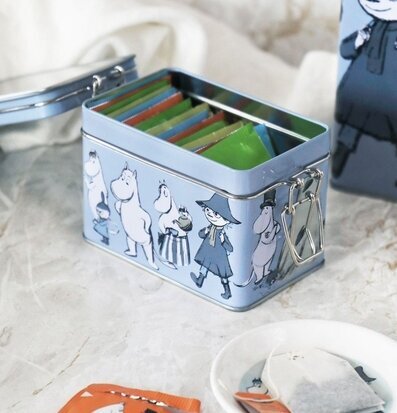 Bild av en charmig och praktisk tebirk med Muminmotiv