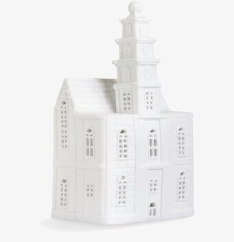 Foto av elegant ljuslykta formad som kyrkobyggnad