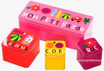 Bild av färgglada plåtburkar med retrostil och lekfullhet