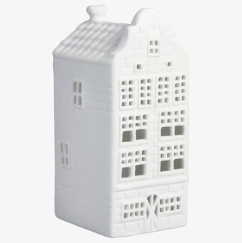 Bild av en stilren ljuslykta formad som ett hus