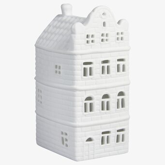 Foto av ljuslykta formad som traditionell byggnad