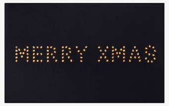 Bild av stilren golvdekoration med julbelysning