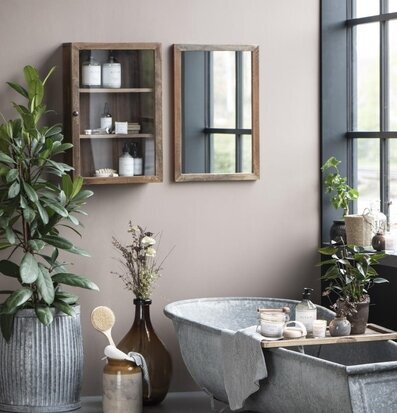 Bild av harmonisk badrumsinteriör med rustik charm