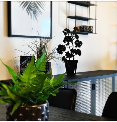 Bild av stilren inredning med gröna och svarta detaljer