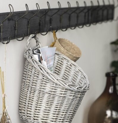 Bild av stilren klädhängare med fem krokar i hemmet