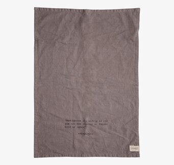 Foto av grå kökshandduk med citat och stilren design