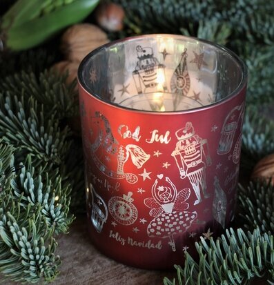 Bild av stämningsfull julscen med dekorativ ljuslykta