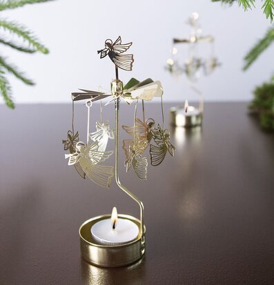 Bild av stämningsfullt änglaspel med ljus och skuggor