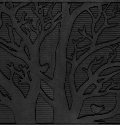 Bild av dörrmatta med grenmönster och fågelsilhuetter