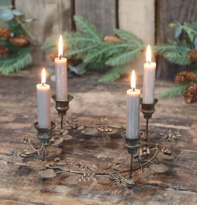 Foto av adventsljusstake i antik mässing och natur