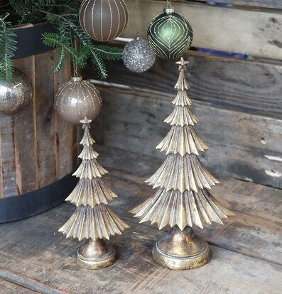 Bild av elegant juldekoration med gyllene granar