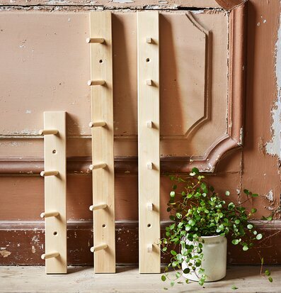 Bild av stilren interiör med praktiska knopplister