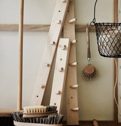 Bild av inbjudande inredning med knopplist och detaljer