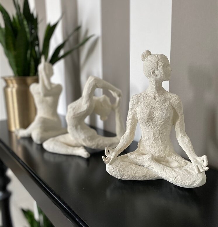Yoga Etenia Vit från Nääsgränsgården, tre yogaskulpturer
