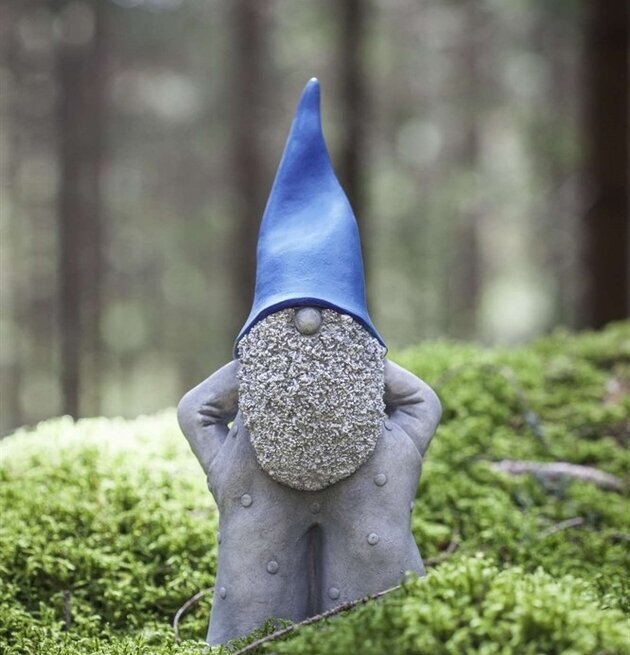 Tomten Elmer 34 Cm från Nääsgränsgården i skogsmiljö