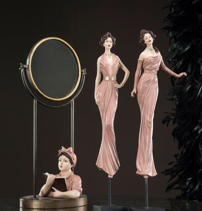 Bild av eleganta figurer och dekorativa detaljer