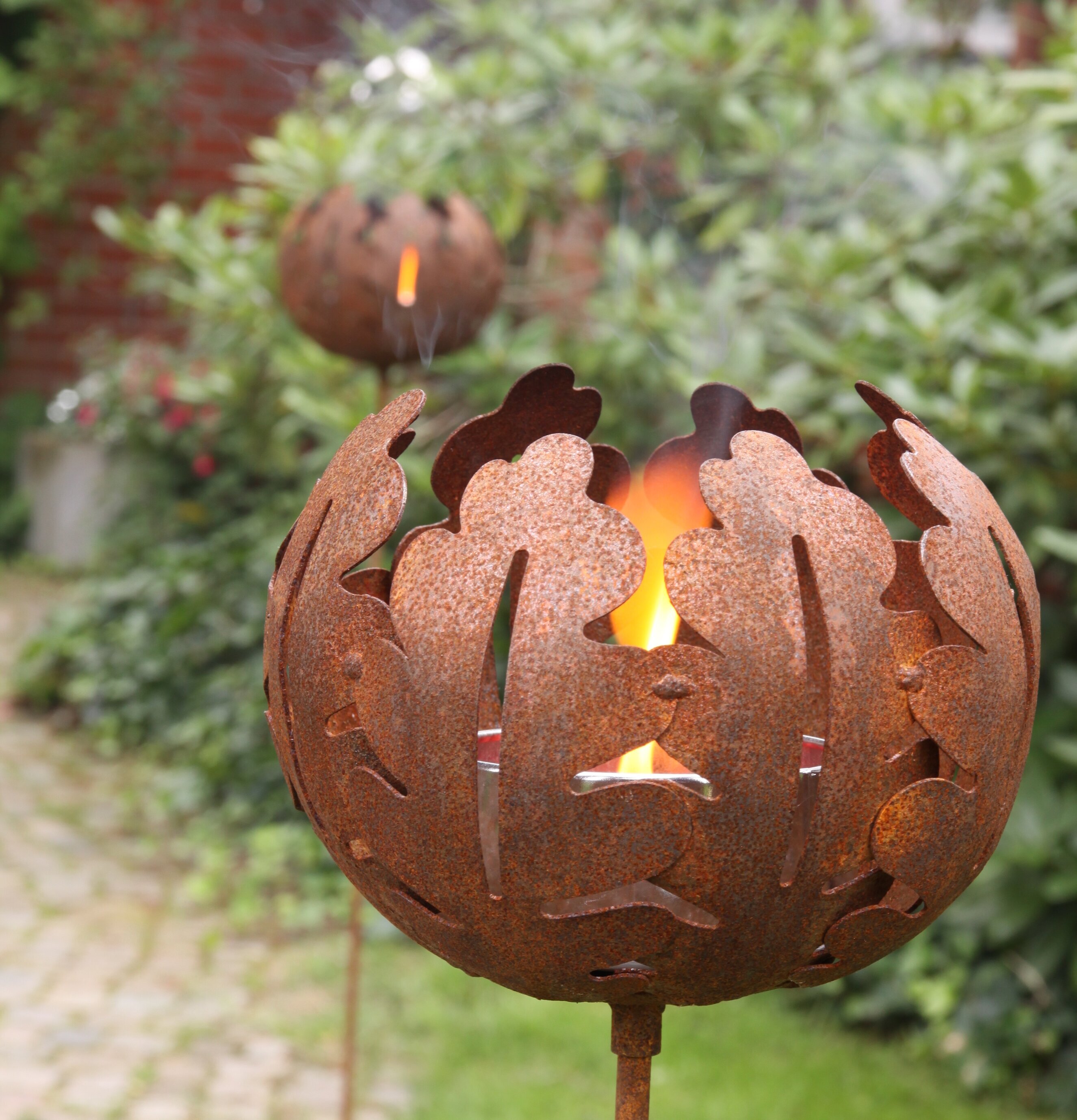 Marschall Ekblad Pinne från Eldgarden i frodig trädgård