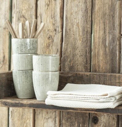 Bild av rustik trävägg med charmiga inredningsdetaljer